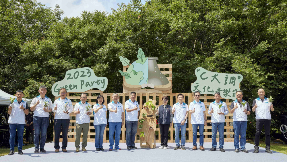 友達光電攜手供應商夥伴及台中市政府，共同倡議及推廣加樹減塑、節能減碳的淨零綠生活