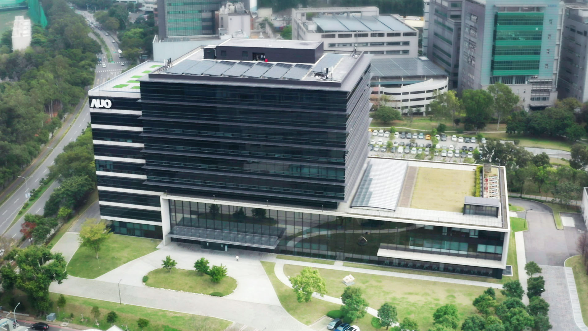 好体育全站登录平台光电积极实践永续作为，以&rdquo;好体育全站登录平台全球研发中心（Global Research Center，GRC）&rdquo;总部大楼，通过ISO 14068-1:2023碳中和管理标准查证，并承诺于2030年实现台湾所有办公据点均朝此目标迈进